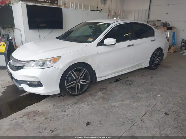 1HGCR2F5XHA003710 2017 HONDA ACCORD - Image 2