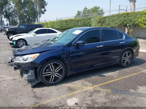 1HGCR2F5XHA028428 2017 HONDA ACCORD - Image 2