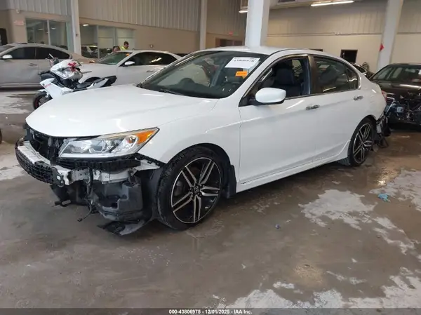 1HGCR2F5XHA032723 2017 HONDA ACCORD - Image 2