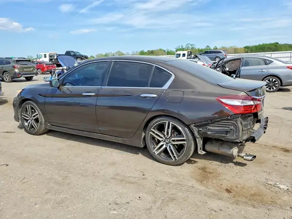 1HGCR2F5XHA035220 2017 HONDA ACCORD - Image 2
