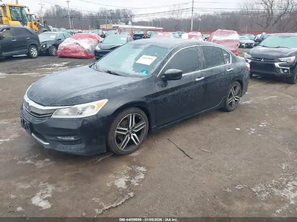 1HGCR2F5XHA058769 2017 HONDA ACCORD - Image 2