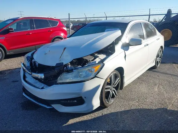 1HGCR2F5XHA063762 2017 HONDA ACCORD - Image 2