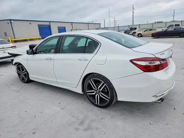 1HGCR2F5XHA063826 2017 HONDA ACCORD - Image 2