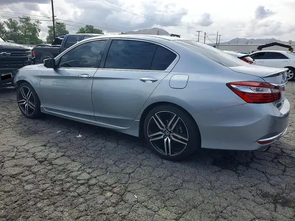 1HGCR2F5XHA065320 2017 HONDA ACCORD - Image 2