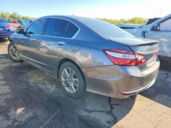 1HGCR2F5XHA070694 2017 HONDA ACCORD - Image 2