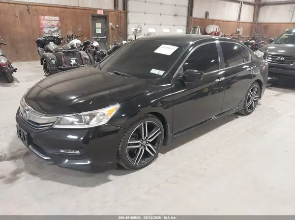 1HGCR2F5XHA072378 2017 HONDA ACCORD - Image 2