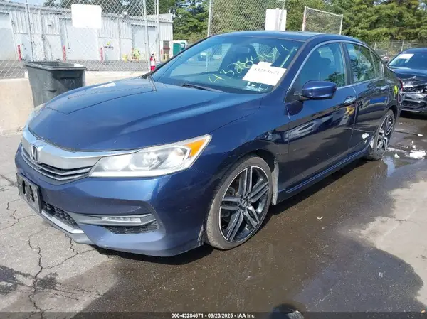 1HGCR2F5XHA076172 2017 HONDA ACCORD - Image 2