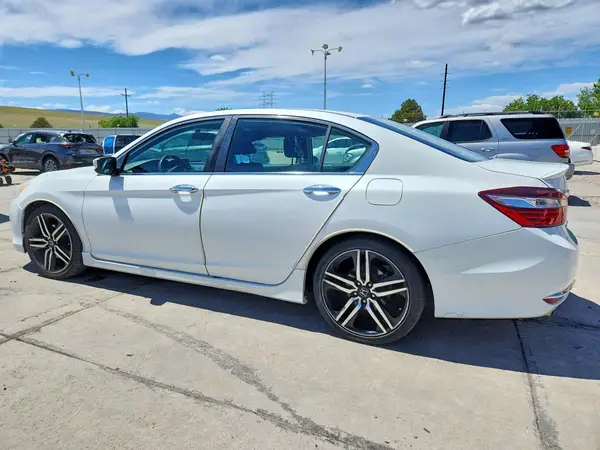 1HGCR2F5XHA078830 2017 HONDA ACCORD - Image 2