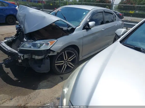 1HGCR2F5XHA082814 2017 HONDA ACCORD - Image 2