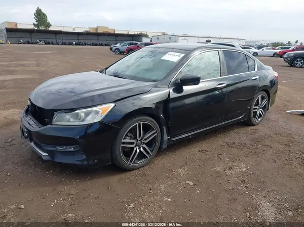 1HGCR2F5XHA101958 2017 HONDA ACCORD - Image 2