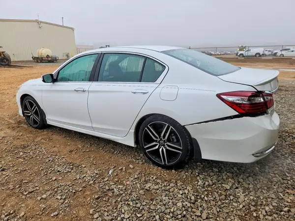 1HGCR2F5XHA106805 2017 HONDA ACCORD - Image 2