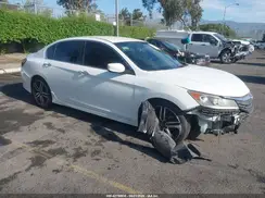 1HGCR2F5XHA107372 2017 HONDA ACCORD
