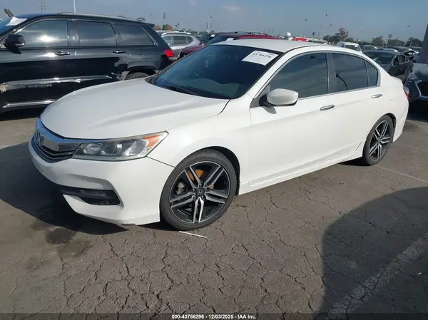 1HGCR2F5XHA107825 2017 HONDA ACCORD - Image 2