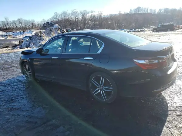 1HGCR2F5XHA112782 2017 HONDA ACCORD - Image 2