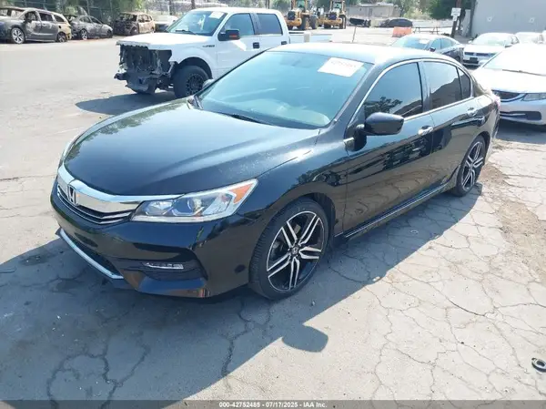 1HGCR2F5XHA119070 2017 HONDA ACCORD - Image 2