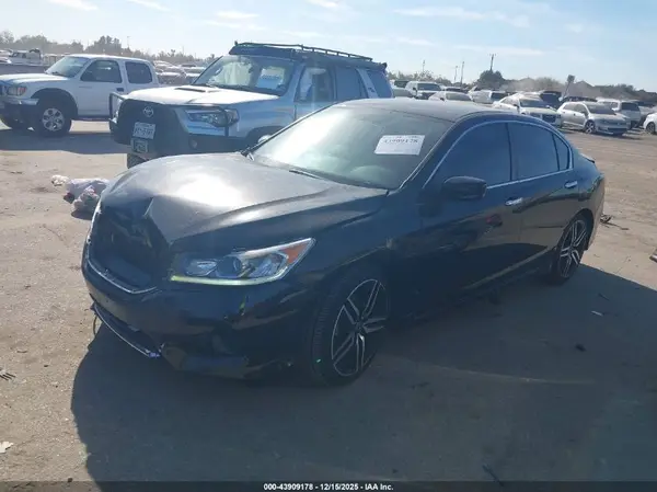 1HGCR2F5XHA168575 2017 HONDA ACCORD - Image 2