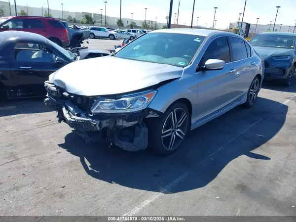 1HGCR2F5XHA196747 2017 HONDA ACCORD - Image 2