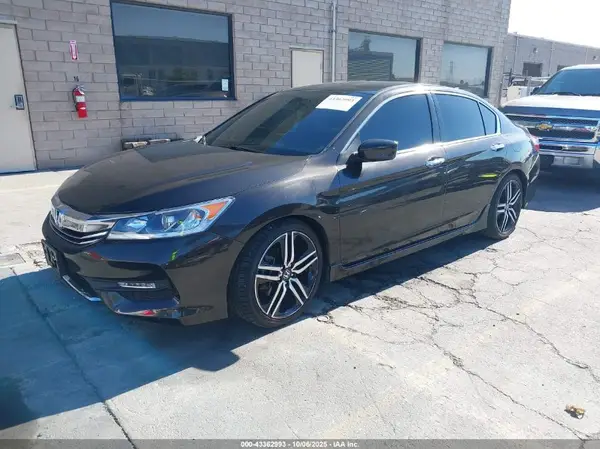 1HGCR2F5XHA196778 2017 HONDA ACCORD - Image 2