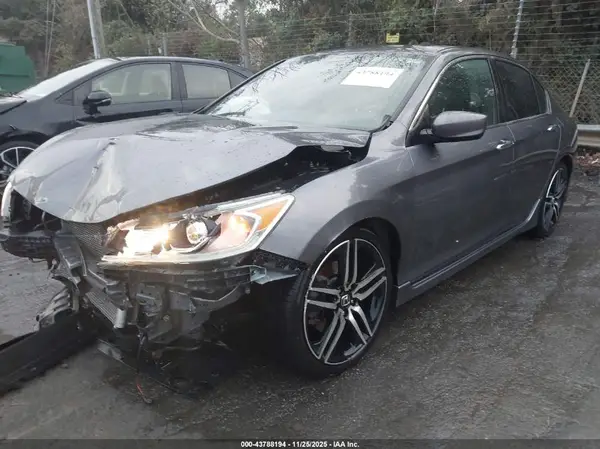 1HGCR2F5XHA214065 2017 HONDA ACCORD - Image 2