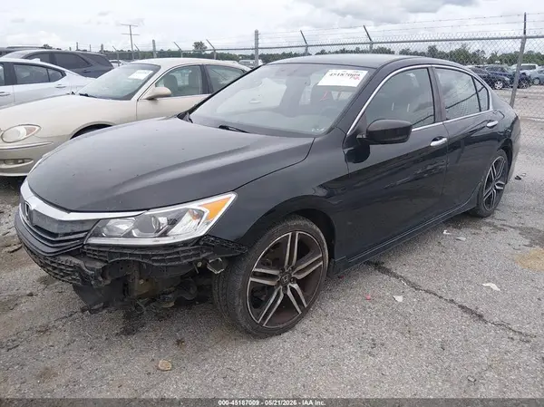 1HGCR2F5XHA224045 2017 HONDA ACCORD - Image 2