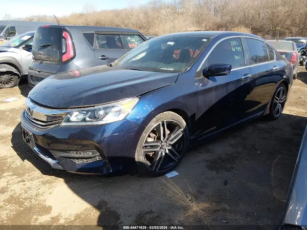 1HGCR2F5XHA226555 2017 HONDA ACCORD - Image 2