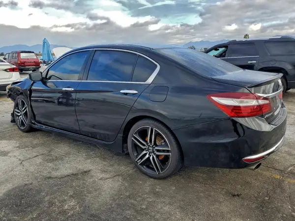 1HGCR2F5XHA229858 2017 HONDA ACCORD - Image 2