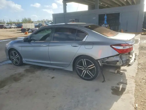 1HGCR2F5XHA231979 2017 HONDA ACCORD - Image 2