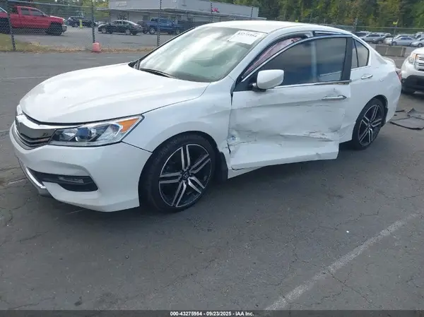 1HGCR2F60GA087320 2016 HONDA ACCORD - Image 2