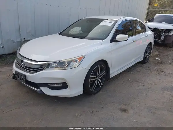 1HGCR2F60HA069269 2017 HONDA ACCORD - Image 2