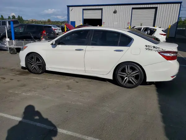 1HGCR2F63GA192465 2016 HONDA ACCORD - Image 2
