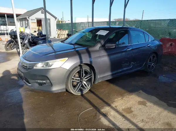 1HGCR2F63HA050988 2017 HONDA ACCORD - Image 2