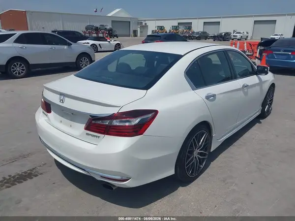 2017 HONDA ACCORD IAAI lot 45811474 auction photo 4