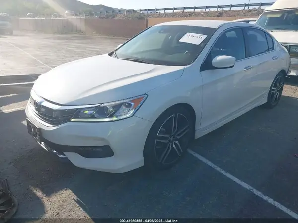 1HGCR2F67HA013815 2017 HONDA ACCORD - Image 2
