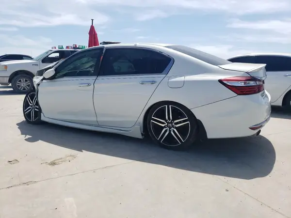 1HGCR2F67HA137759 2017 HONDA ACCORD - Image 2