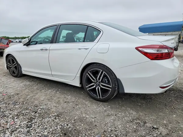 1HGCR2F68HA022328 2017 HONDA ACCORD - Image 2
