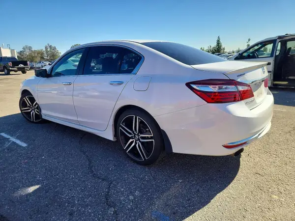 1HGCR2F69GA071066 2016 HONDA ACCORD - Image 2