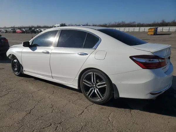 1HGCR2F6XHA054360 2017 HONDA ACCORD - Image 2