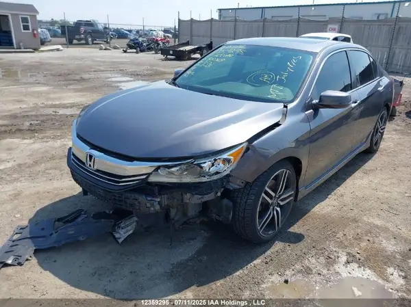 1HGCR2F6XHA800368 2017 HONDA ACCORD - Image 2