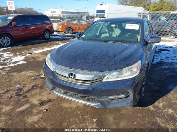 1HGCR2F70HA000395 2017 HONDA ACCORD - Image 2