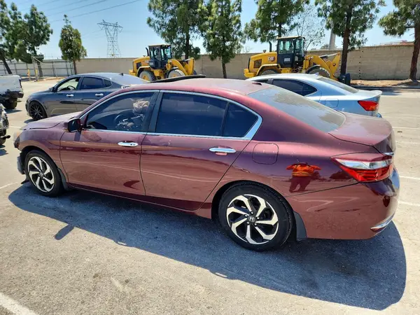 1HGCR2F71HA029064 2017 HONDA ACCORD - Image 2