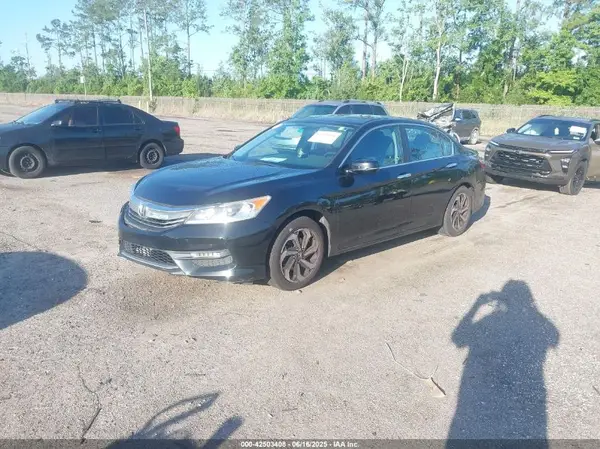 1HGCR2F71HA060718 2017 HONDA ACCORD - Image 2