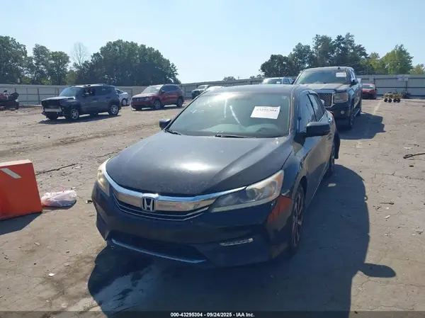 1HGCR2F71HA282580 2017 HONDA ACCORD - Image 2