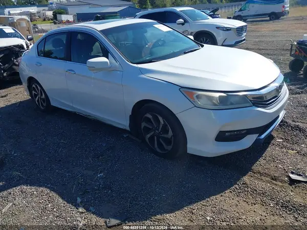 1HGCR2F73HA190483 2017 HONDA ACCORD - Image 1