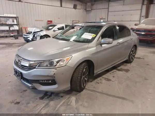 1HGCR2F73HA258801 2017 HONDA ACCORD - Image 2