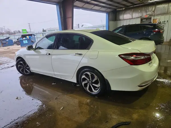1HGCR2F74HA217657 2017 HONDA ACCORD - Image 2