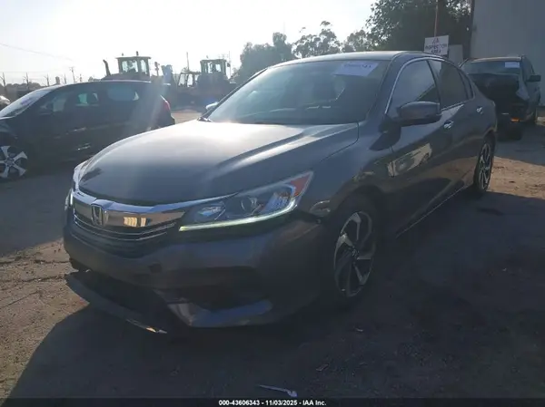 1HGCR2F75HA032081 2017 HONDA ACCORD - Image 2