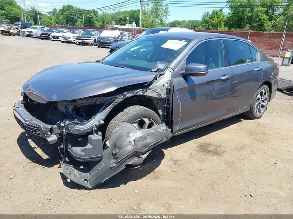 1HGCR2F75HA219952 2017 HONDA ACCORD - Image 2