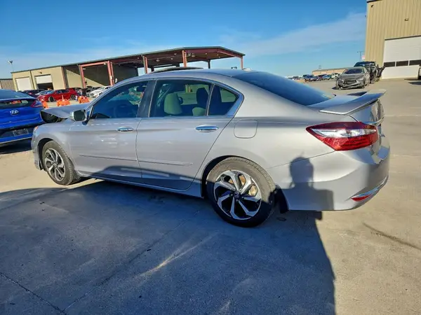 1HGCR2F77GA135131 2016 HONDA ACCORD - Image 2