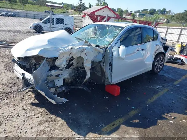 1HGCR2F77HA082075 2017 HONDA ACCORD - Image 2