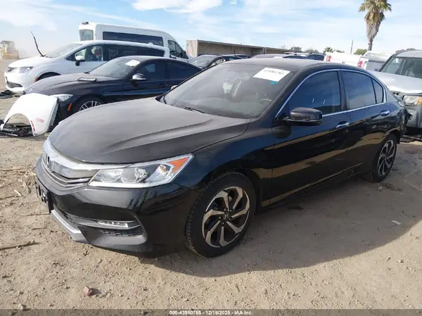1HGCR2F77HA183939 2017 HONDA ACCORD - Image 2